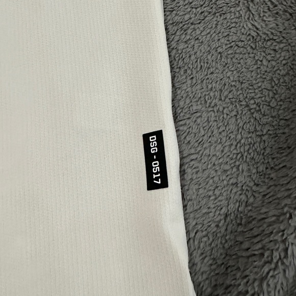 0517. SILVER-LITE™ 2.0 OVERSIZED TEE - STONE // M - Picture 5 of 5